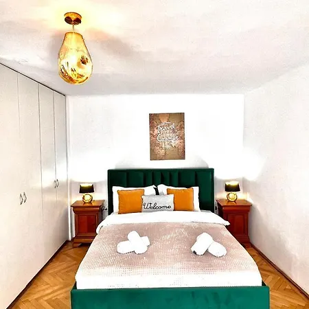 Simon Old Town Center Braşov