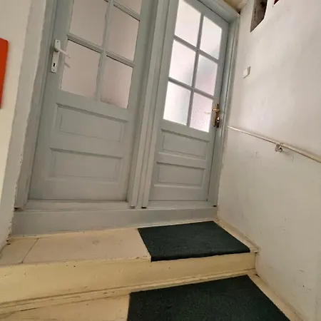 Simon Old Town Center Apartament *