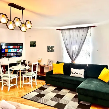 Simon Old Town Center * Braşov