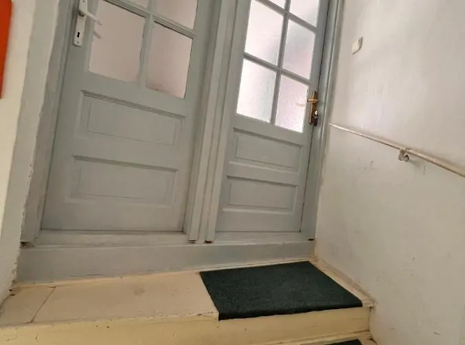 Simon Old Town Center Apartment *