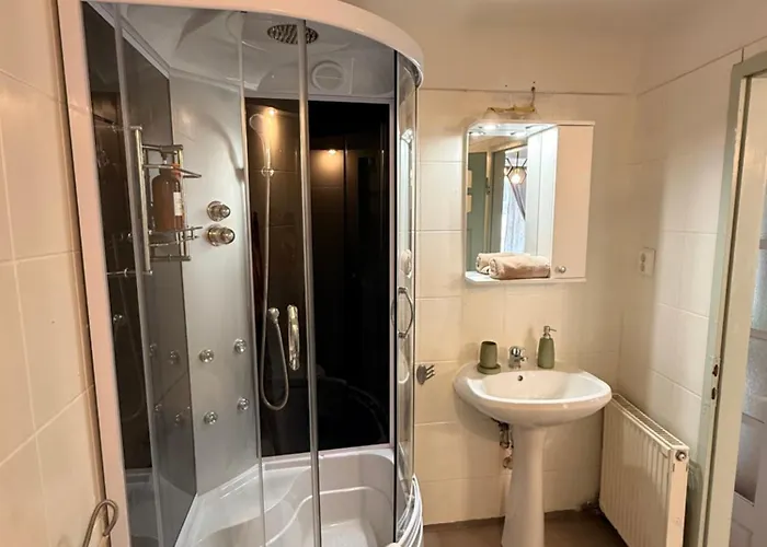 Simon Old Town Center Apartment